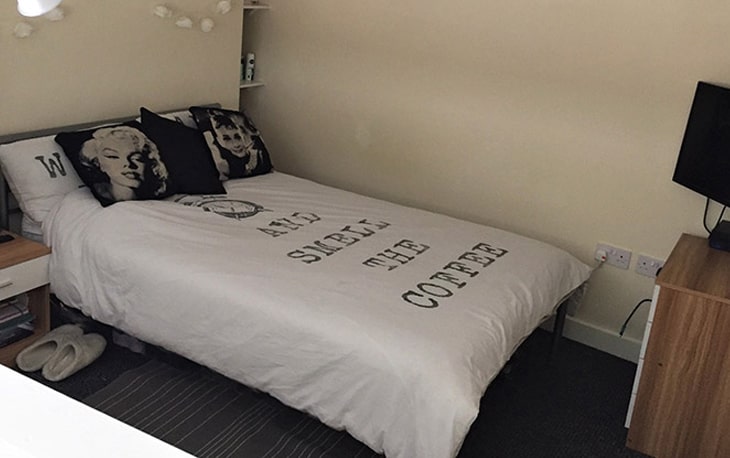 Historic building with classical architecture and street lamp